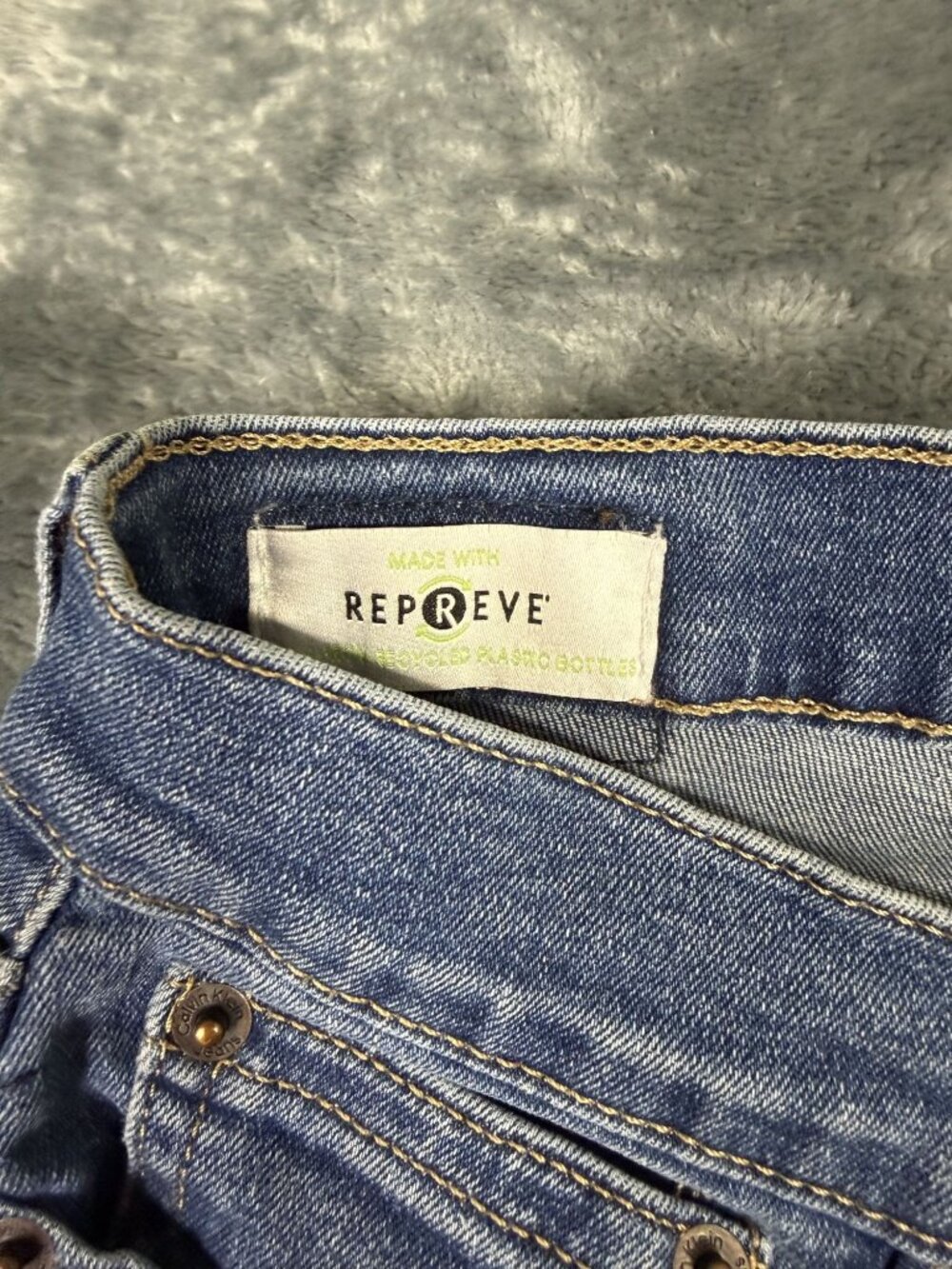 Calvin Klein Womens Mid-Rise Straight Leg Jeans Size 10 Medium Wash - Picture 4 of 10